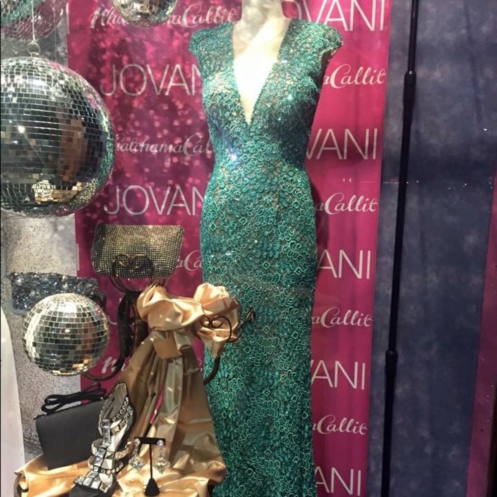 ISO sequenced green gown 6/8